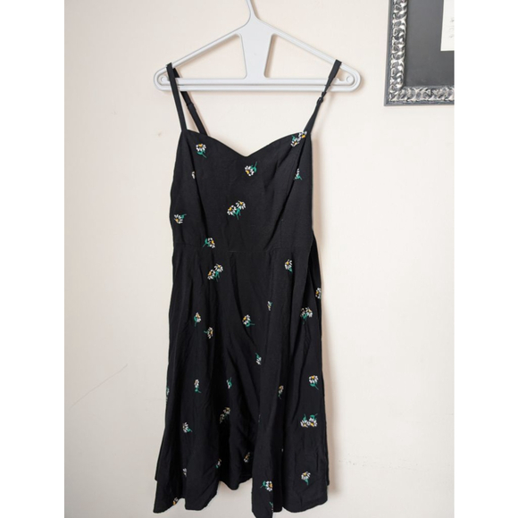 Old Navy Dresses & Skirts - Old Navy Black Floral Cami Mini Dress M, womens